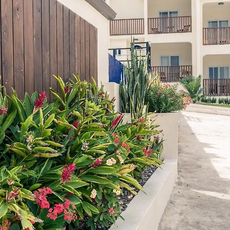 Family Complex Beside Beach W/Pool Montego Bay #1 Экстерьер фото