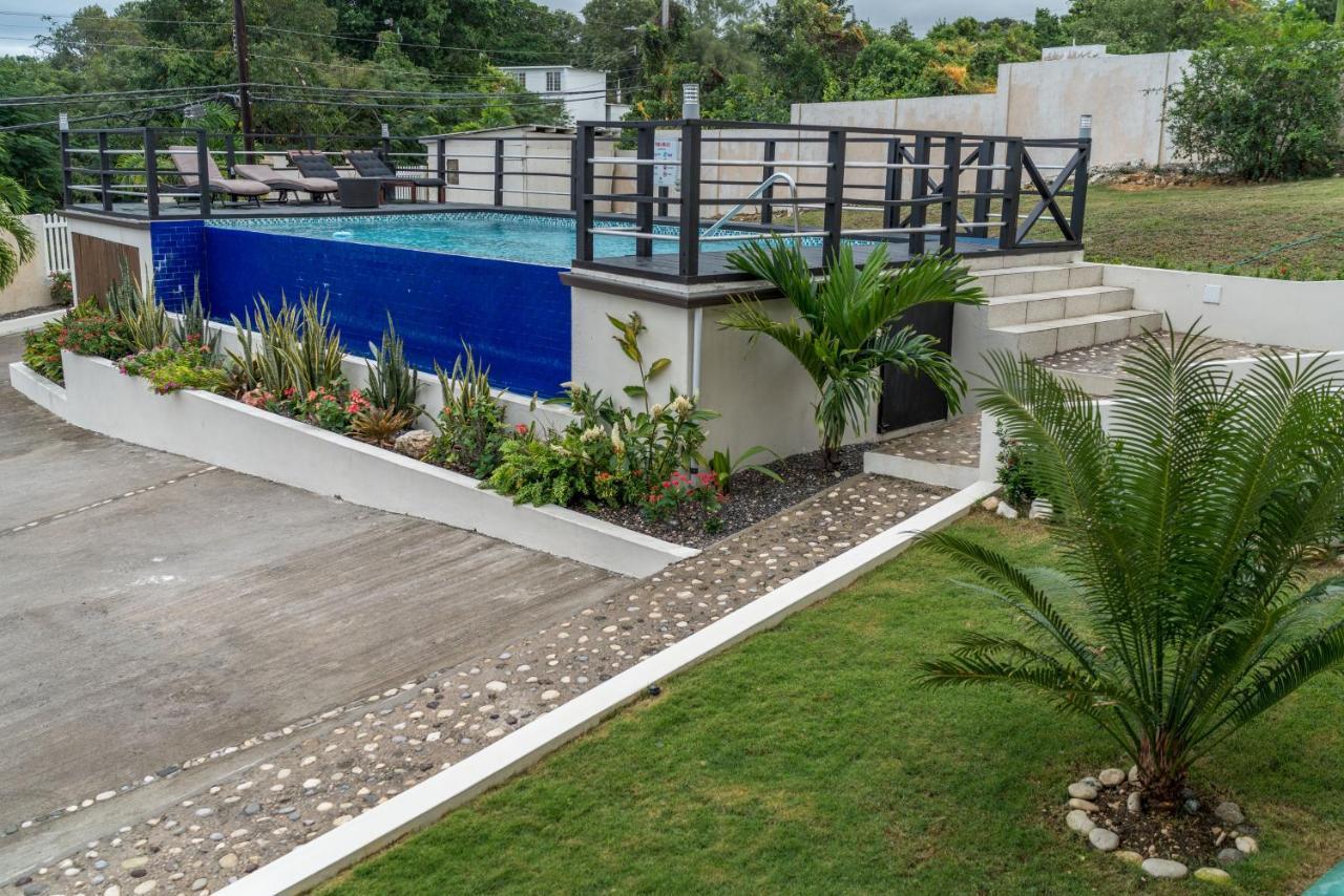 Family Complex Beside Beach W/Pool Montego Bay #1 Экстерьер фото