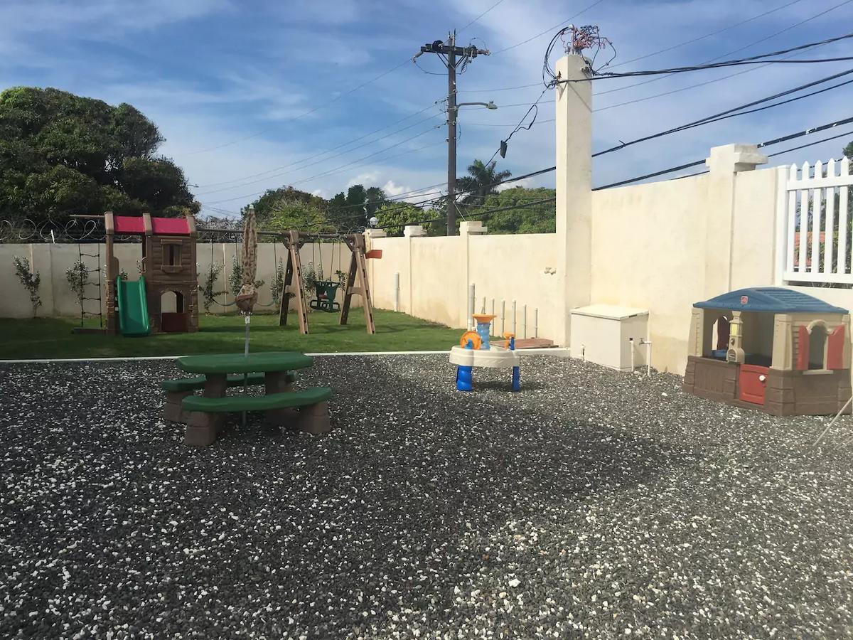 Family Complex Beside Beach W/Pool Montego Bay #1 Экстерьер фото