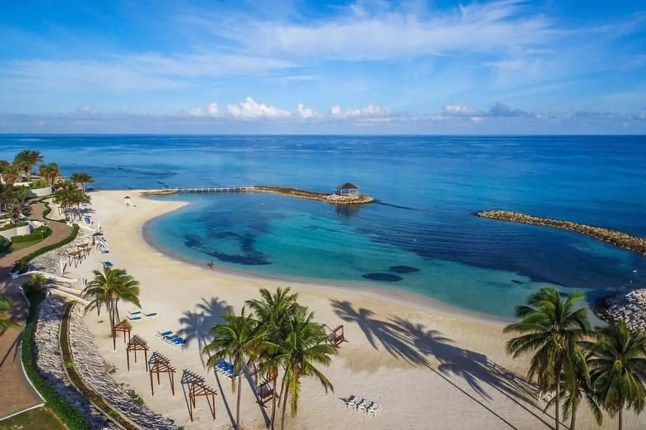 Family Complex Beside Beach W/Pool Montego Bay #1 Экстерьер фото