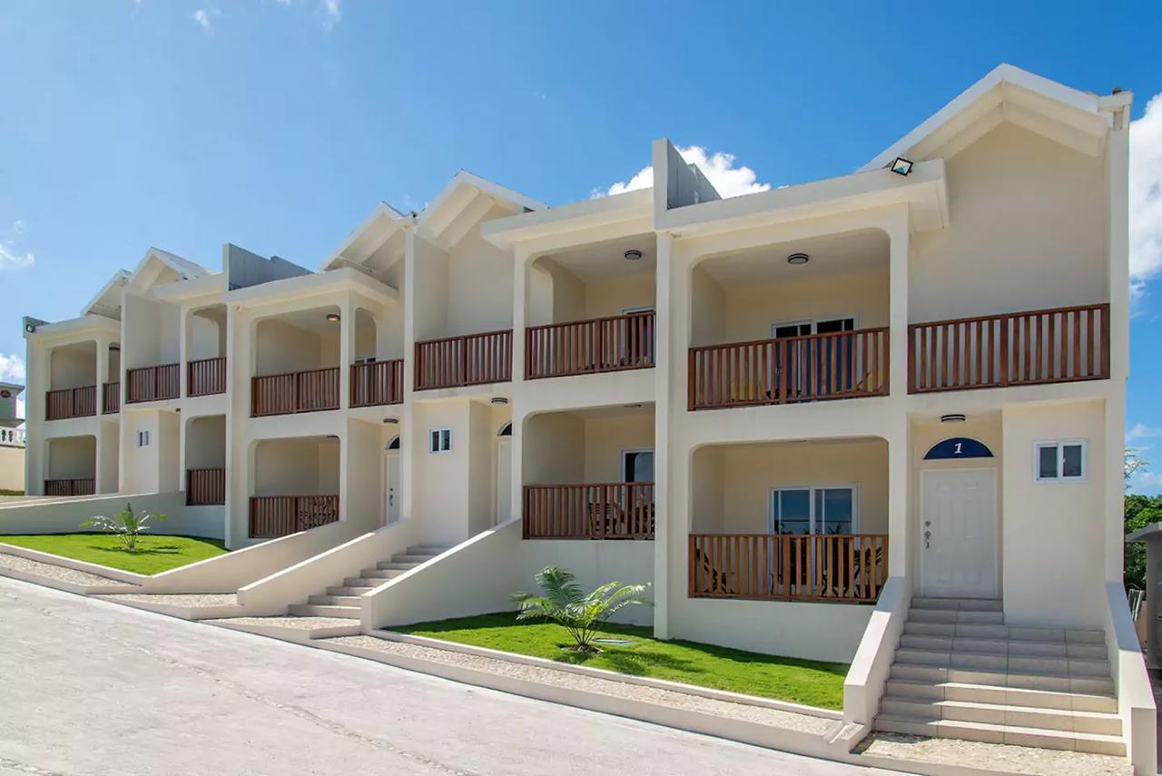 Family Complex Beside Beach W/Pool Montego Bay #1 Экстерьер фото