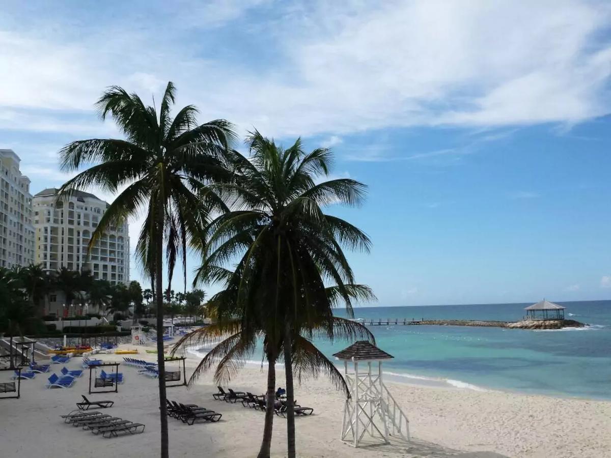 Family Complex Beside Beach W/Pool Montego Bay #1 Экстерьер фото