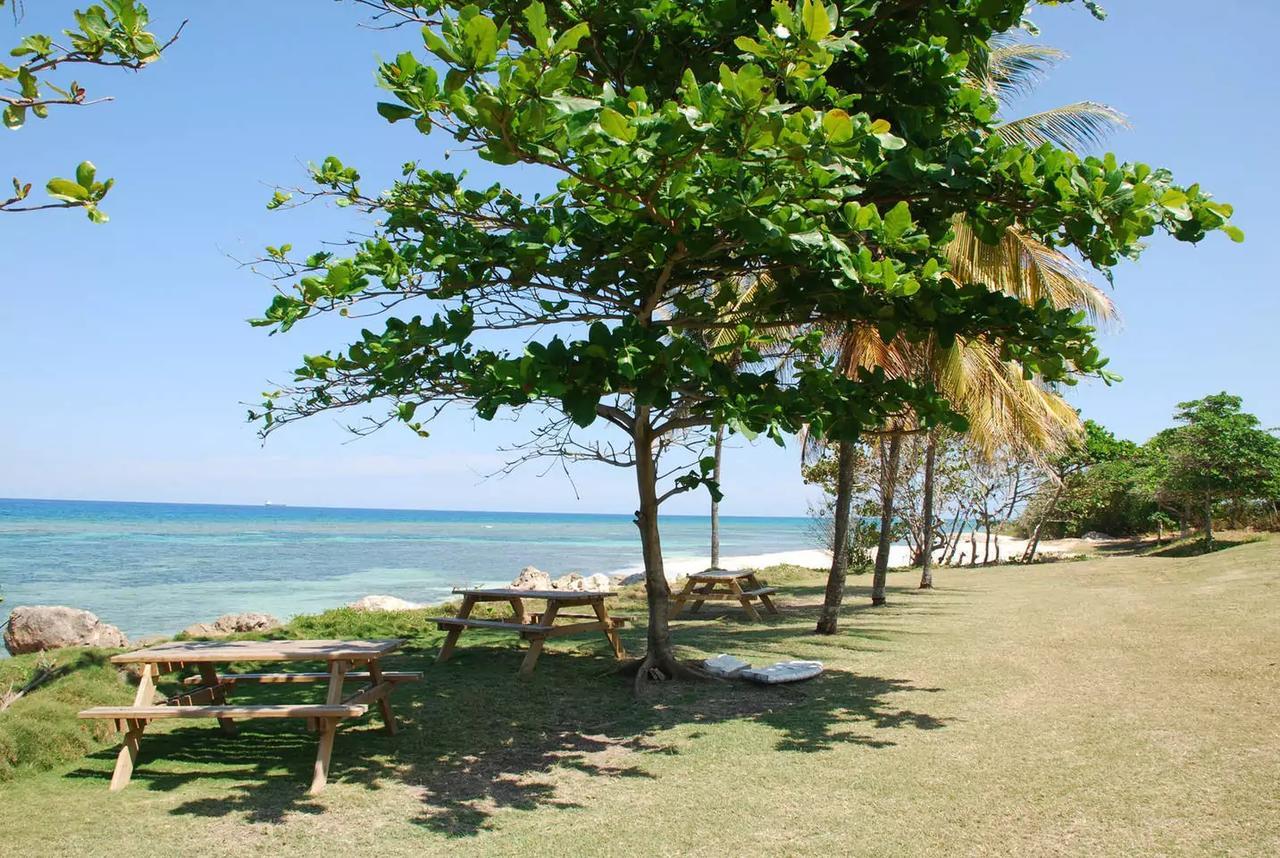Family Complex Beside Beach W/Pool Montego Bay #1 Экстерьер фото