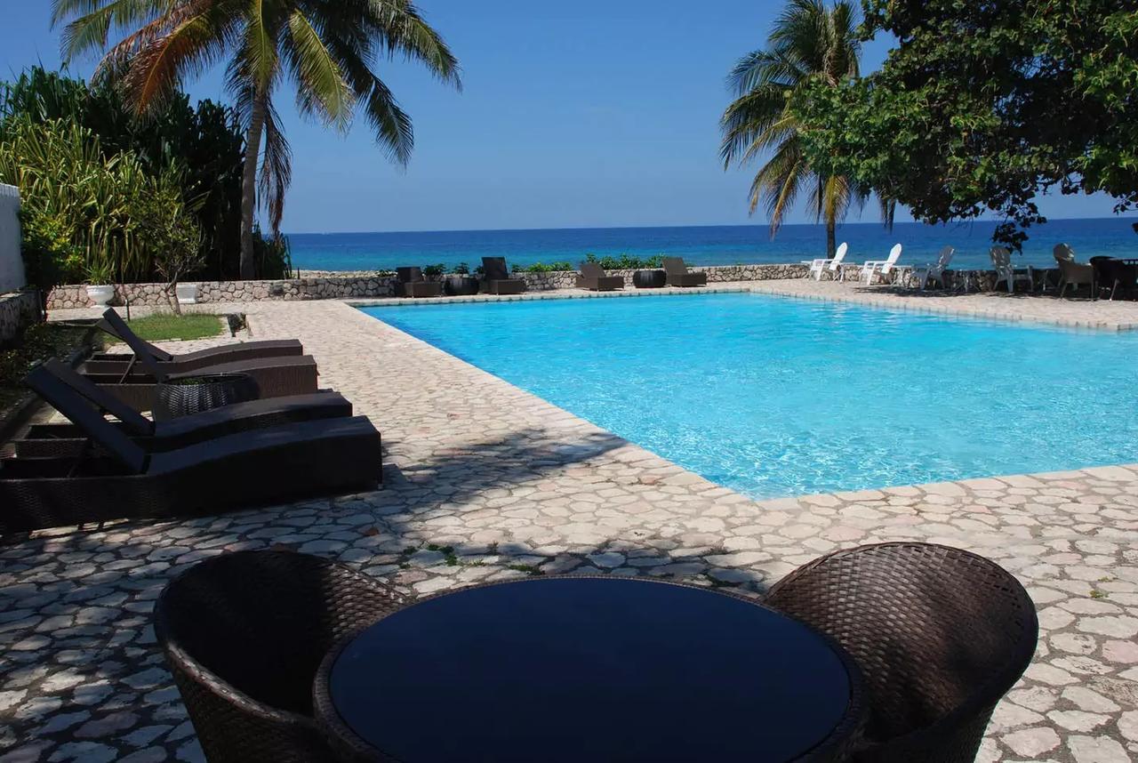 Family Complex Beside Beach W/Pool Montego Bay #1 Экстерьер фото