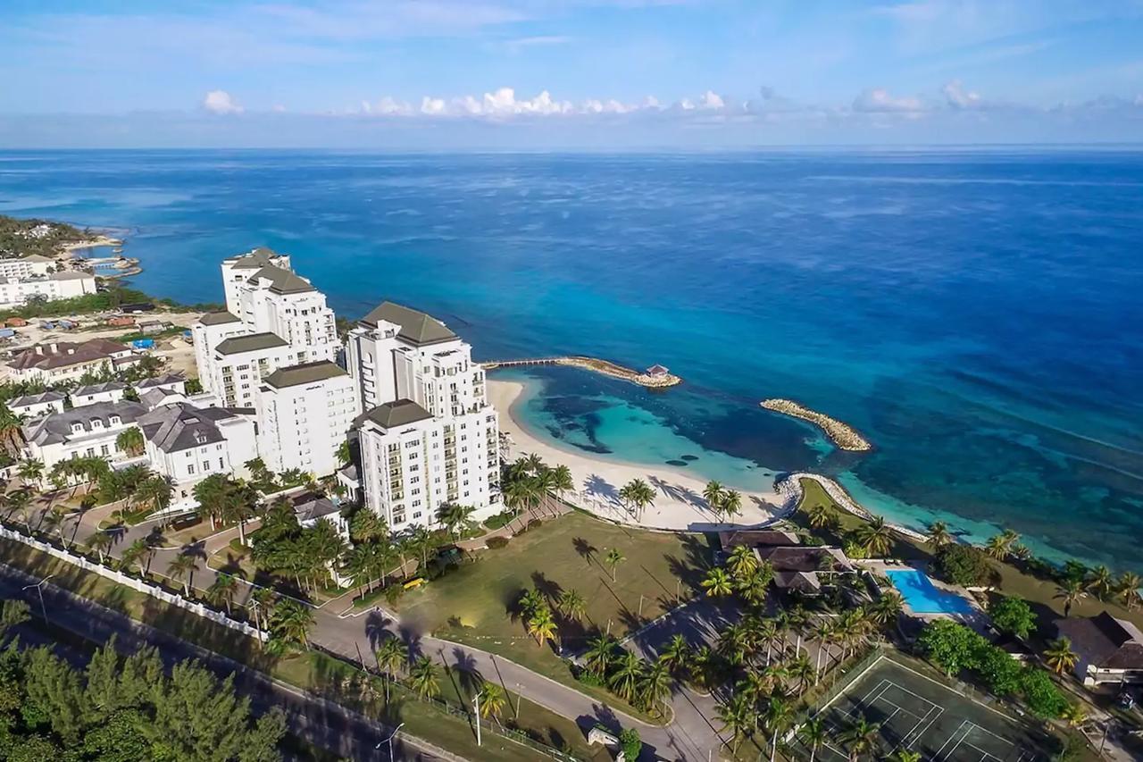 Family Complex Beside Beach W/Pool Montego Bay #1 Экстерьер фото
