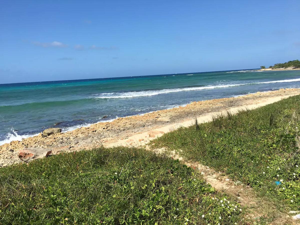 Family Complex Beside Beach W/Pool Montego Bay #1 Экстерьер фото