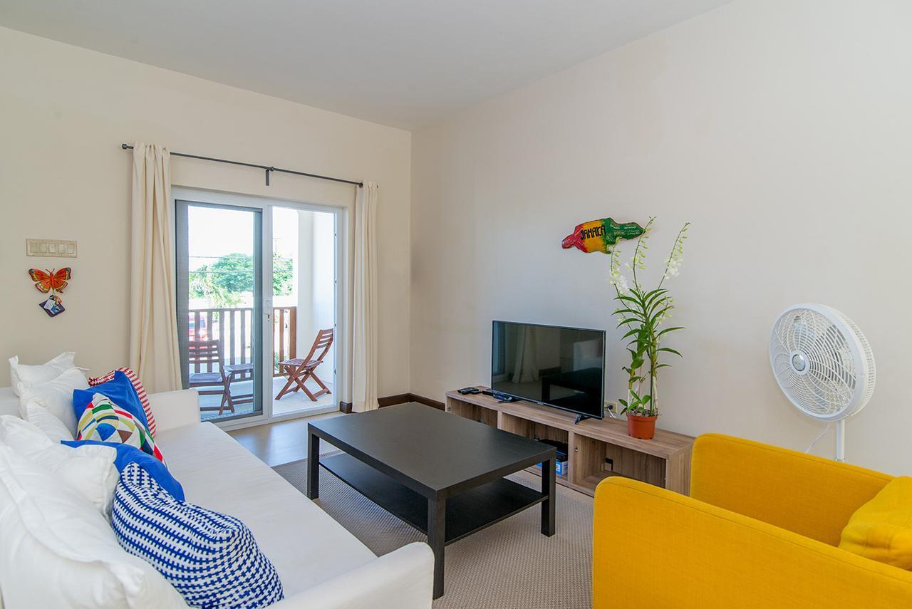 Family Complex Beside Beach W/Pool Montego Bay #1 Экстерьер фото